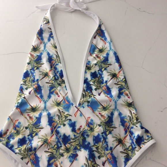 Deep V neck one piece swimsuit - Picture 10 of 14